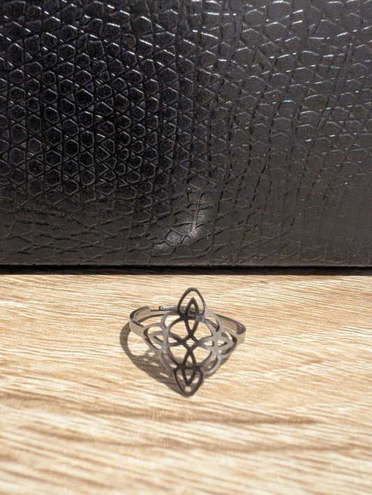 Bague noeud de sorcière reglable